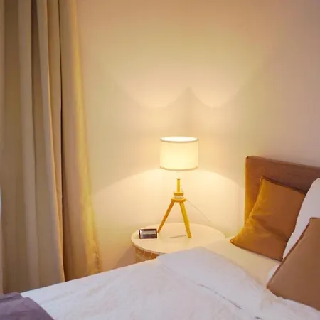 Im Zentrum Von Langenhagen Mit Netflix Und Tiefgarage アパート *